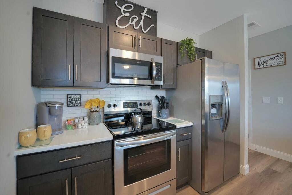 Beautiful 2Br Apt/Ewr Airport/King /Free Parking نيوآرك المظهر الخارجي الصورة