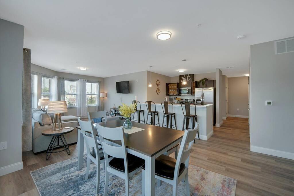 Beautiful 2Br Apt/Ewr Airport/King /Free Parking نيوآرك المظهر الخارجي الصورة