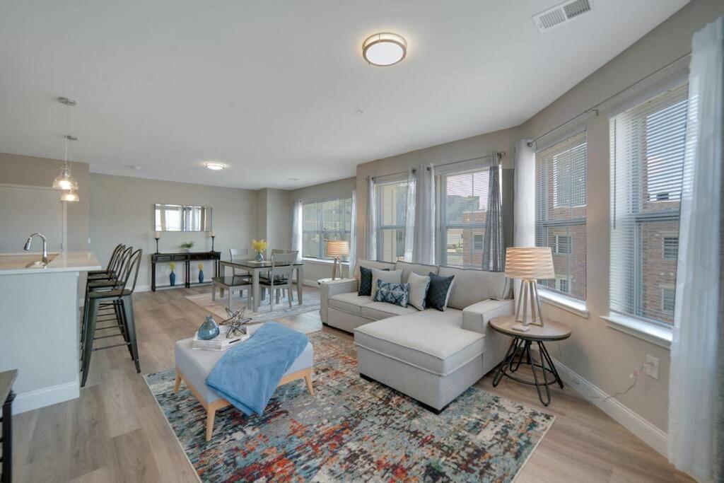 Beautiful 2Br Apt/Ewr Airport/King /Free Parking نيوآرك المظهر الخارجي الصورة