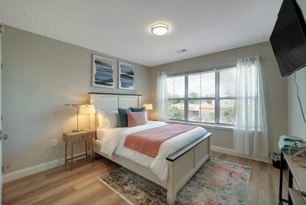 Beautiful 2Br Apt/Ewr Airport/King /Free Parking نيوآرك المظهر الخارجي الصورة