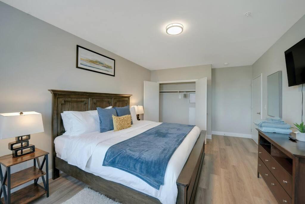 Beautiful 2Br Apt/Ewr Airport/King /Free Parking نيوآرك المظهر الخارجي الصورة