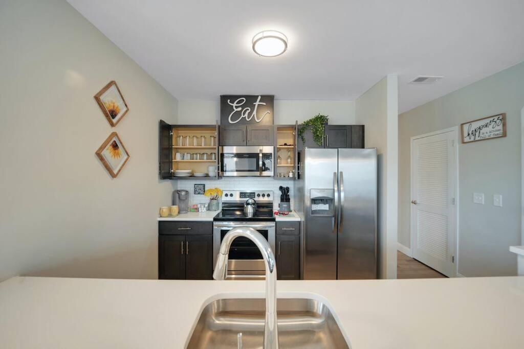 Beautiful 2Br Apt/Ewr Airport/King /Free Parking نيوآرك المظهر الخارجي الصورة