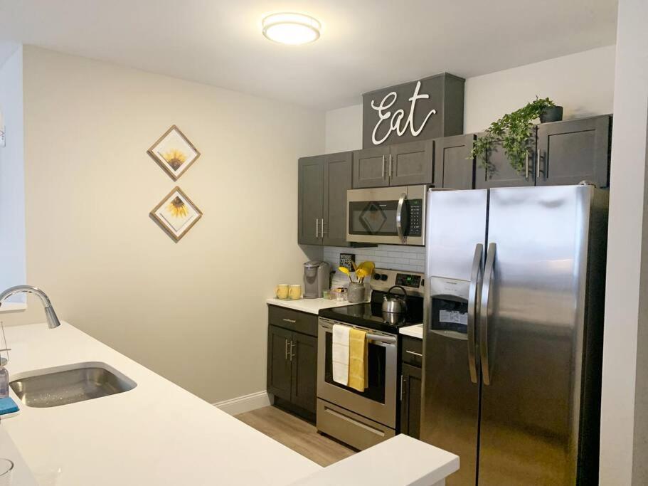 Beautiful 2Br Apt/Ewr Airport/King /Free Parking نيوآرك المظهر الخارجي الصورة