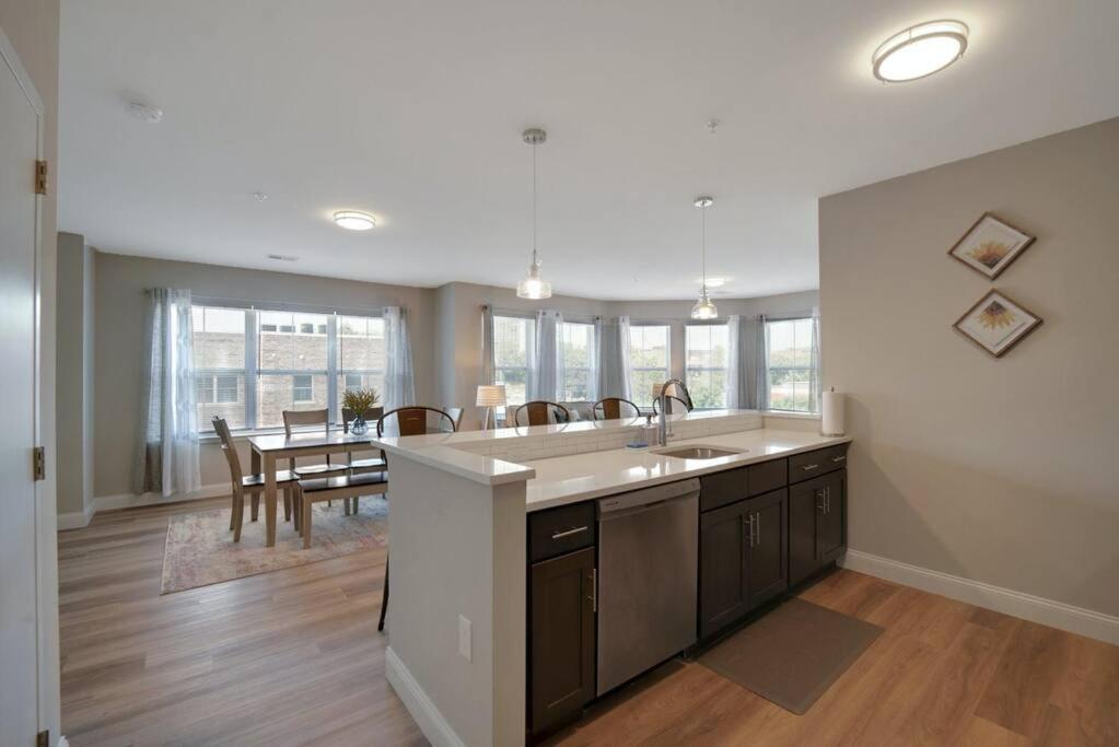 Beautiful 2Br Apt/Ewr Airport/King /Free Parking نيوآرك المظهر الخارجي الصورة